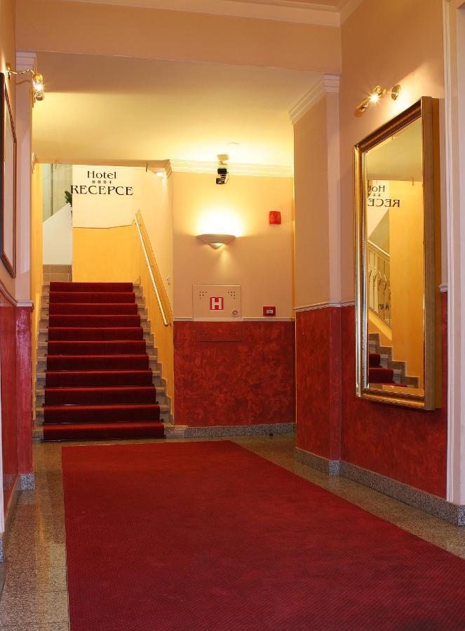 Corner Hotel U Divadla*** - زنويمو المظهر الخارجي الصورة
