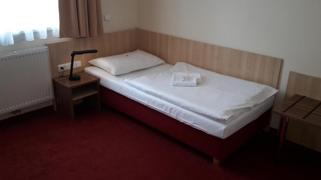 Corner Hotel U Divadla*** - زنويمو المظهر الخارجي الصورة