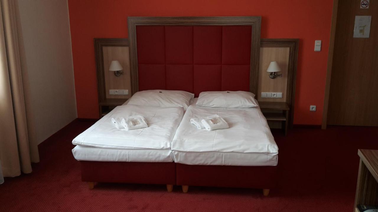 Corner Hotel U Divadla*** - زنويمو المظهر الخارجي الصورة
