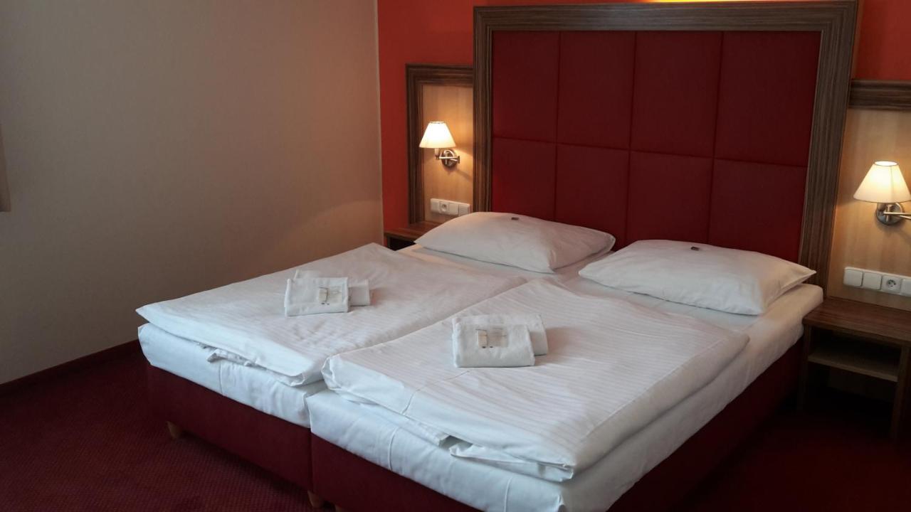 Corner Hotel U Divadla*** - زنويمو المظهر الخارجي الصورة