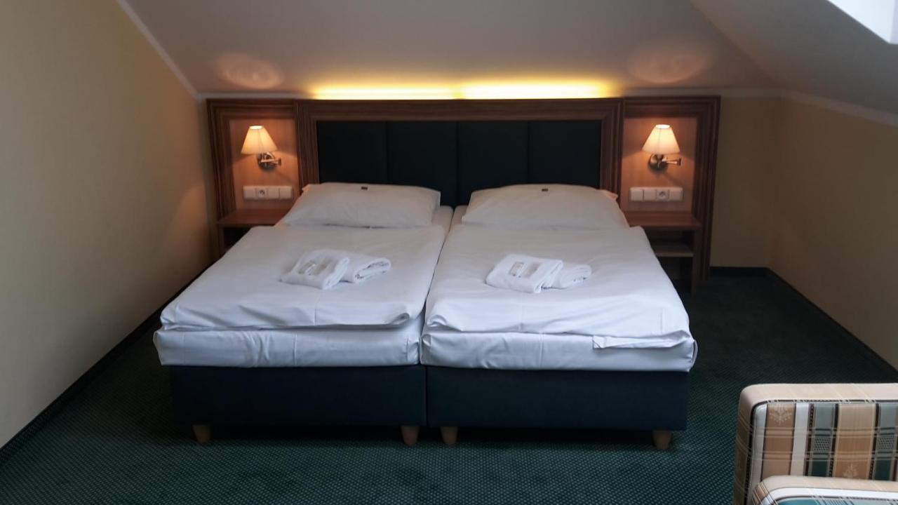 Corner Hotel U Divadla*** - زنويمو المظهر الخارجي الصورة