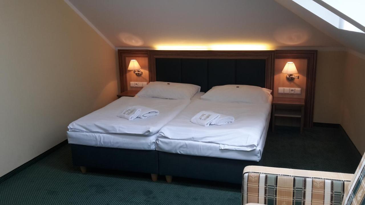 Corner Hotel U Divadla*** - زنويمو المظهر الخارجي الصورة