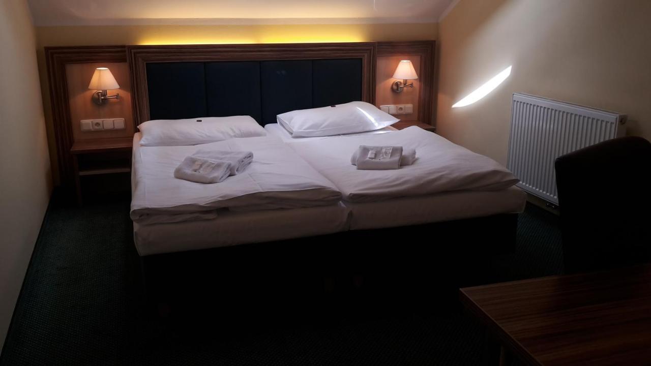 Corner Hotel U Divadla*** - زنويمو المظهر الخارجي الصورة